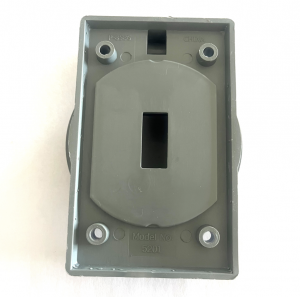 Receptacle cover for power distribution box